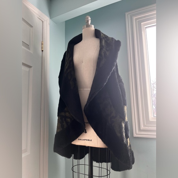 Coat, vest, faux fur, Topa LMP, no size, excellent condition, warm, black - Picture 14 of 14